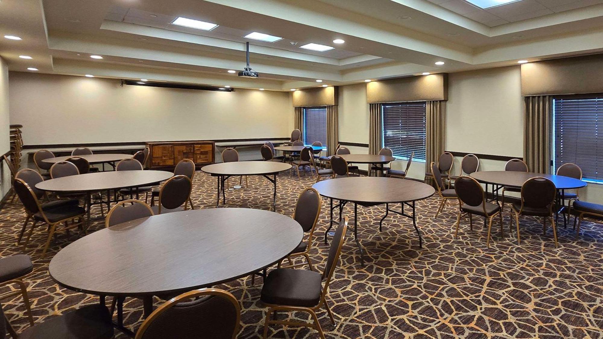 Comfort Inn & Suites Beeville Buitenkant foto
