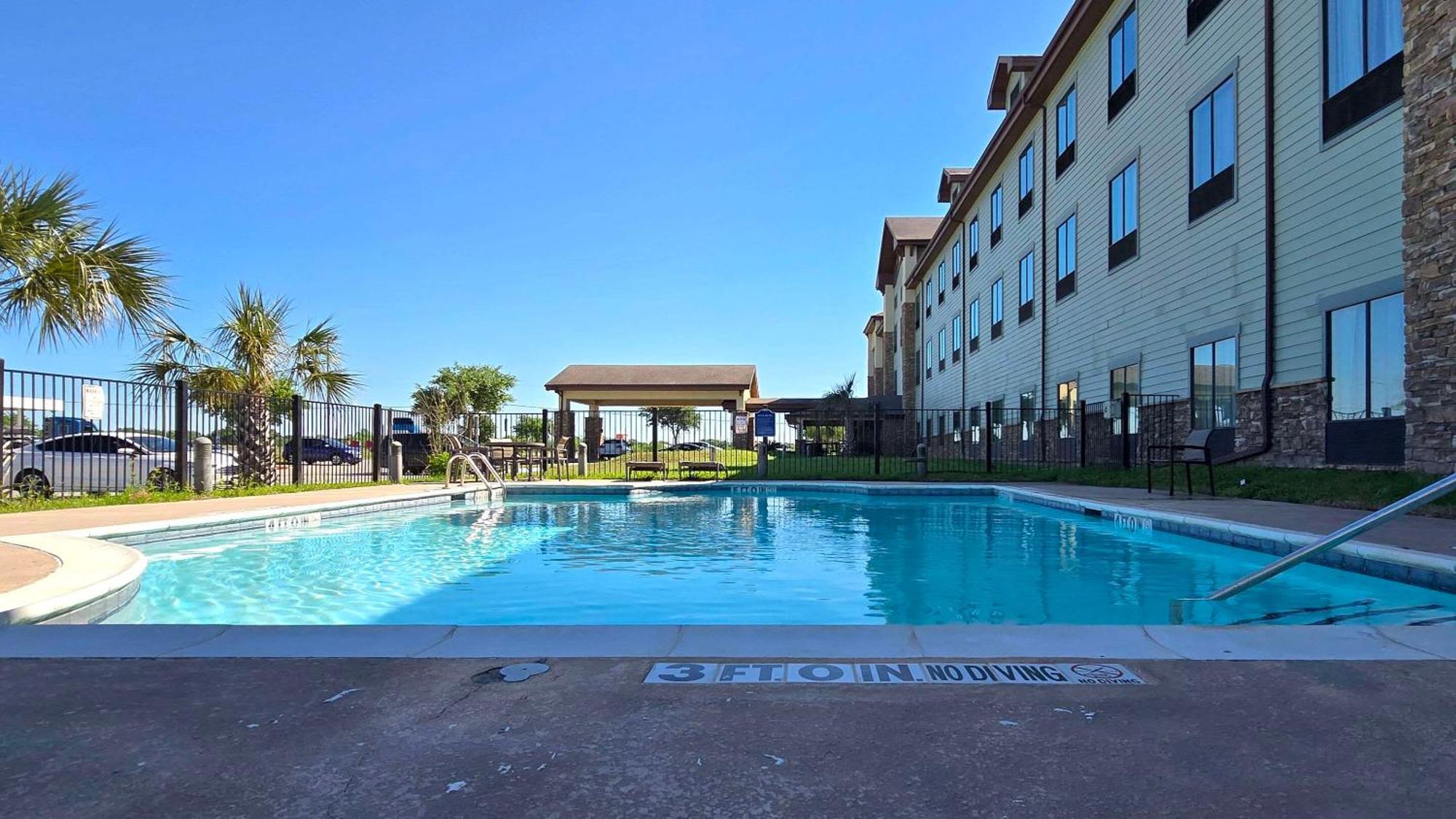 Comfort Inn & Suites Beeville Buitenkant foto